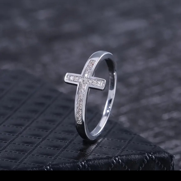 Jewelry - New! Sterling silver cross ring💎CZ’s 925